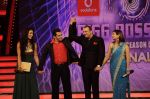 Salman Khan, Sanjay Dutt, Juhi Parmar, Mahek Chahal at Bigg Boss Season 5 grand finale on 7th Jan 2012 (26).JPG